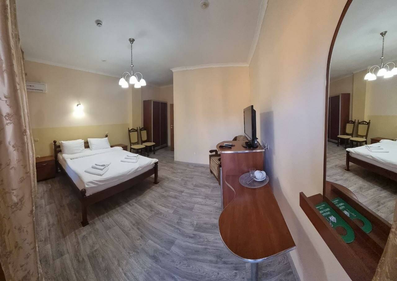 Фотографии номера Номер делюкс с видом во двор в Пансионате Прибой Мысовое